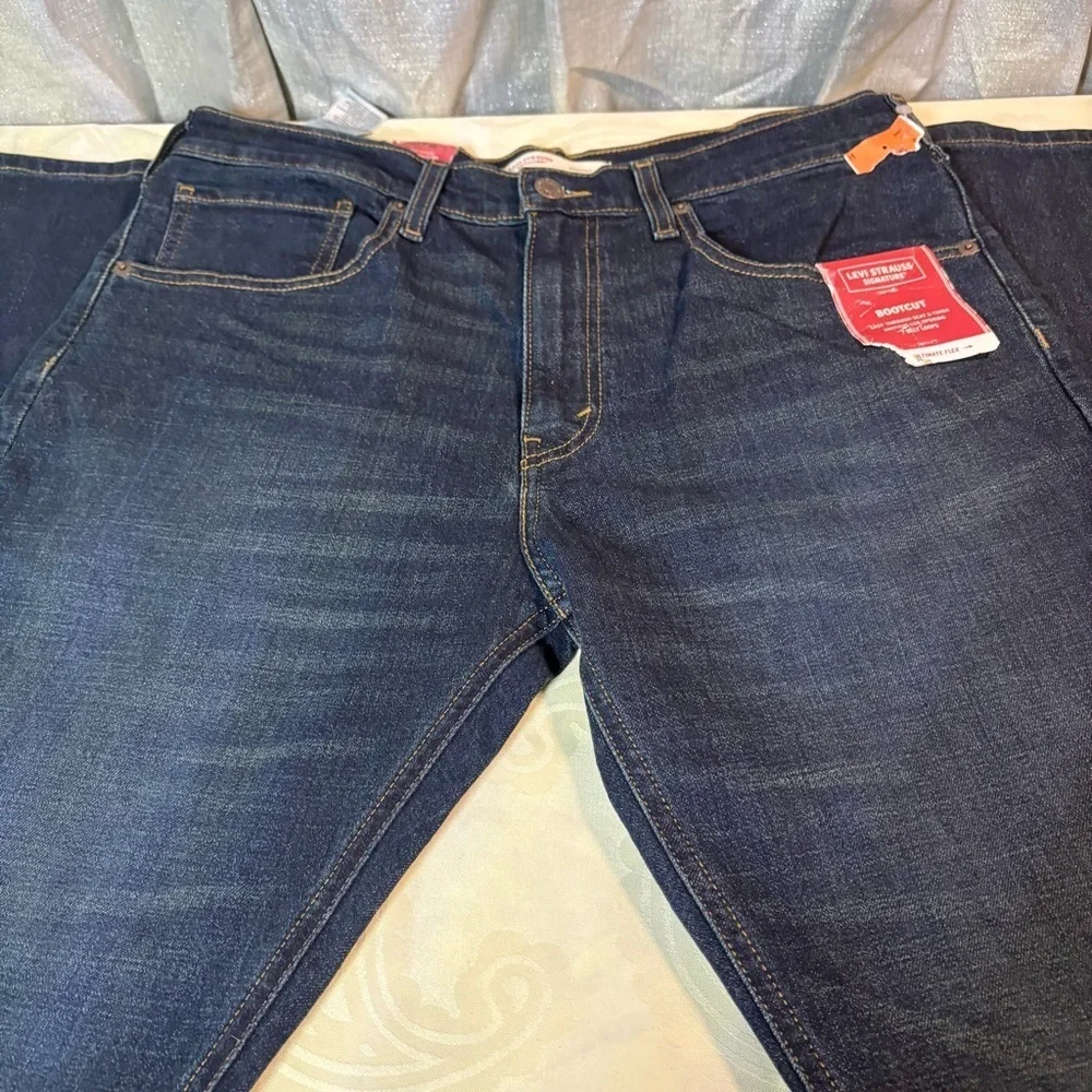 NWT- Levi's Men's Bootcut Jeans - Dark Blue 34X32